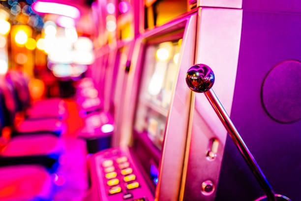Galactic Gems paytable showing symbol values and bonus feature descriptions